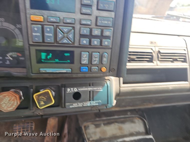 image for item EJ5558 1995 GMC Topkick C6500 flatbed truck