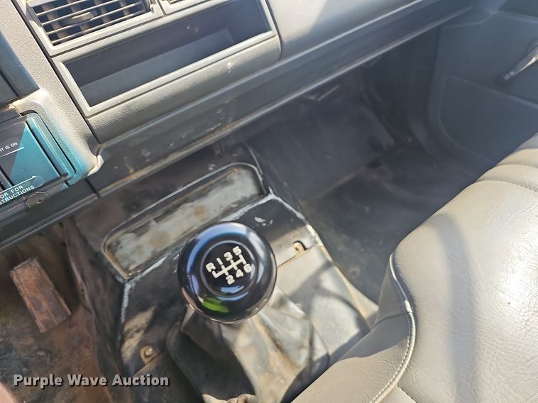 image for item EJ5558 1995 GMC Topkick C6500 flatbed truck