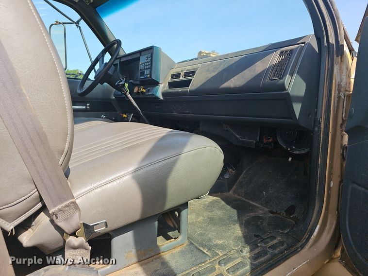 image for item EJ5558 1995 GMC Topkick C6500 flatbed truck