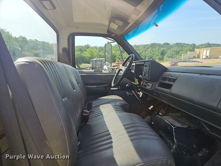 image for item EJ5558 1995 GMC Topkick C6500 flatbed truck