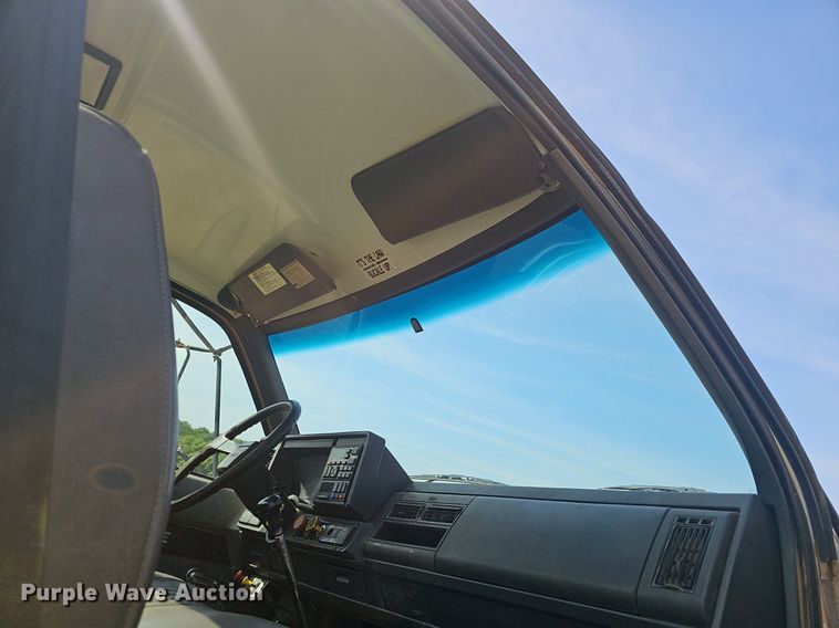 image for item EJ5558 1995 GMC Topkick C6500 flatbed truck