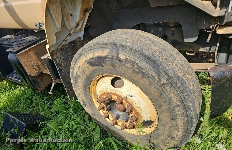 image for item EJ5558 1995 GMC Topkick C6500 flatbed truck