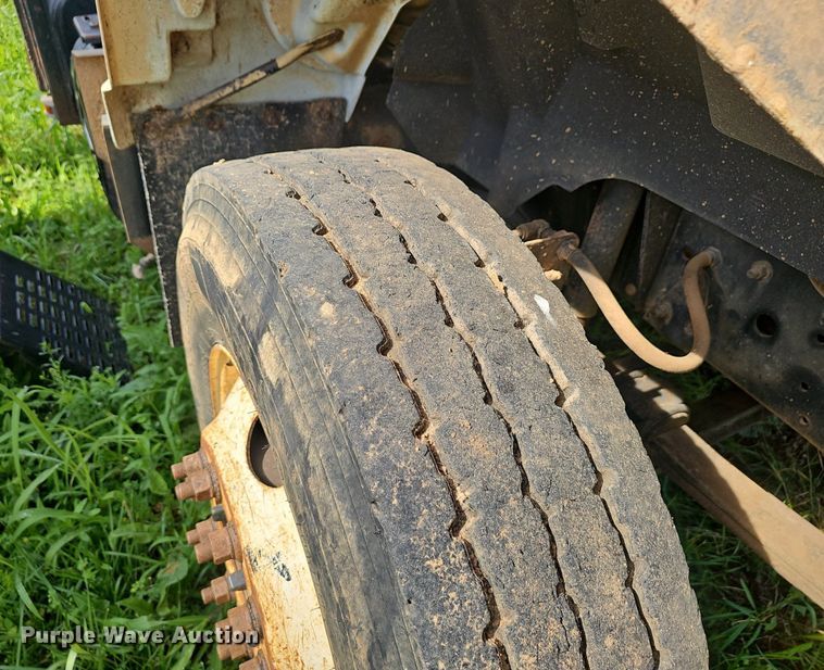 image for item EJ5558 1995 GMC Topkick C6500 flatbed truck