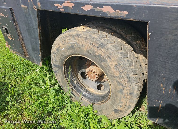 image for item EJ5558 1995 GMC Topkick C6500 flatbed truck