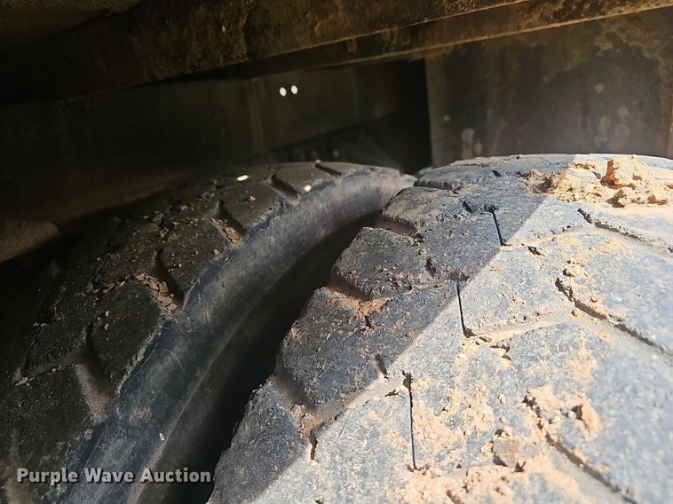 image for item EJ5558 1995 GMC Topkick C6500 flatbed truck