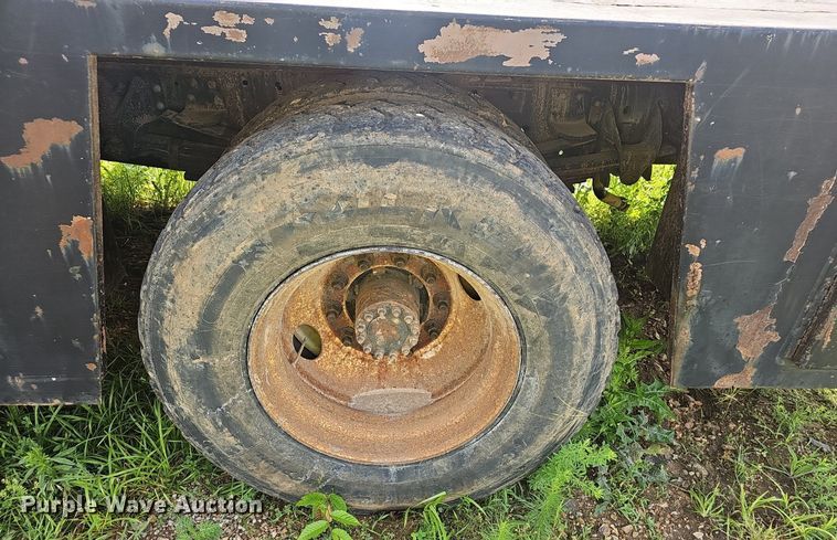 image for item EJ5558 1995 GMC Topkick C6500 flatbed truck