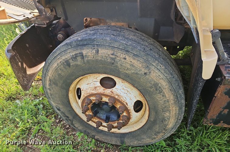 image for item EJ5558 1995 GMC Topkick C6500 flatbed truck