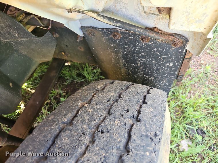 image for item EJ5558 1995 GMC Topkick C6500 flatbed truck