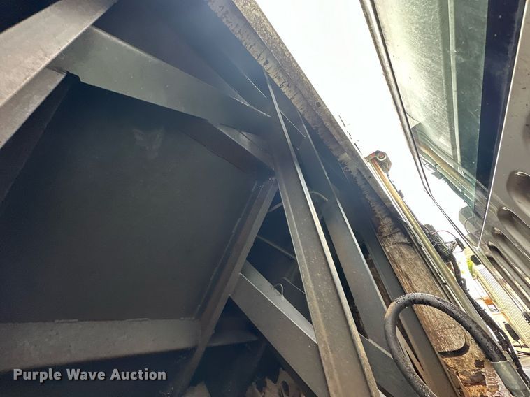 image for item EK0023 2012 Freightliner Business Class M2 refuse truck