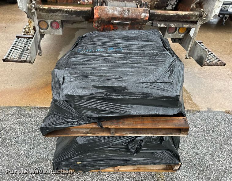 image for item EK0023 2012 Freightliner Business Class M2 refuse truck