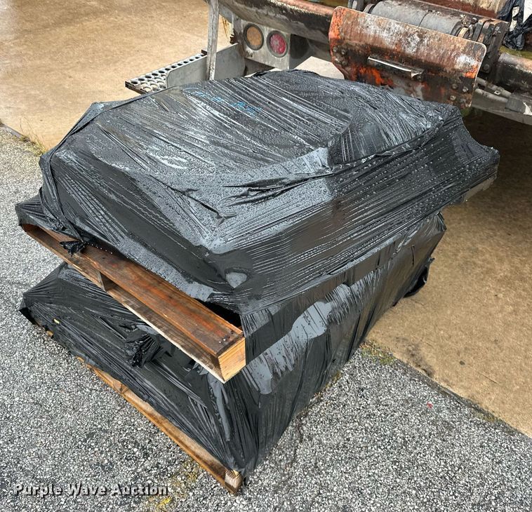 image for item EK0023 2012 Freightliner Business Class M2 refuse truck