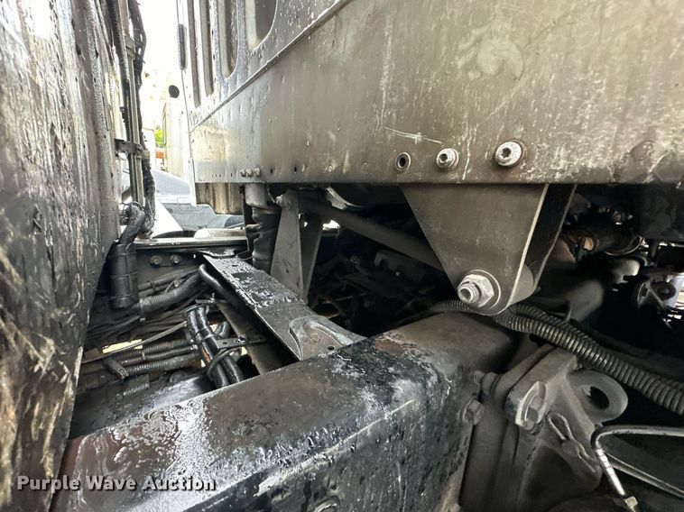 image for item EK0023 2012 Freightliner Business Class M2 refuse truck