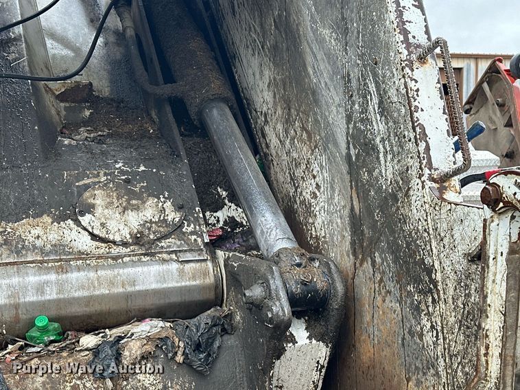 image for item EK0023 2012 Freightliner Business Class M2 refuse truck