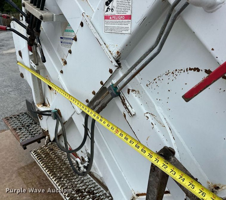 image for item EK0023 2012 Freightliner Business Class M2 refuse truck