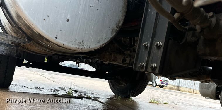 image for item EK0023 2012 Freightliner Business Class M2 refuse truck