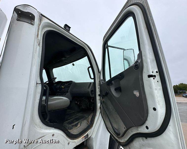 image for item EK0023 2012 Freightliner Business Class M2 refuse truck