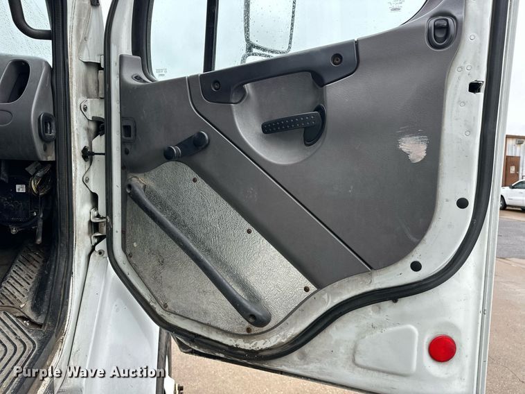 image for item EK0023 2012 Freightliner Business Class M2 refuse truck