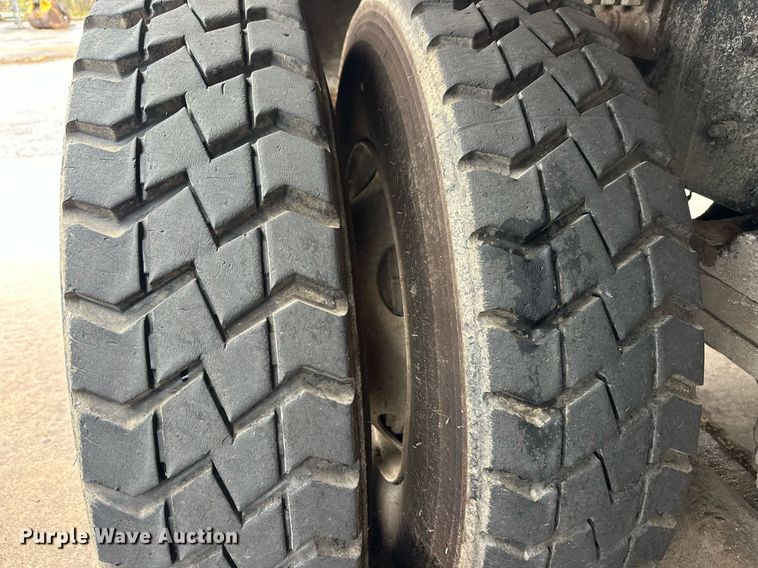 image for item EK0023 2012 Freightliner Business Class M2 refuse truck