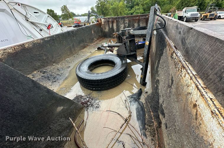 image for item EK0024 2016 Mack Granite GU433 dump truck