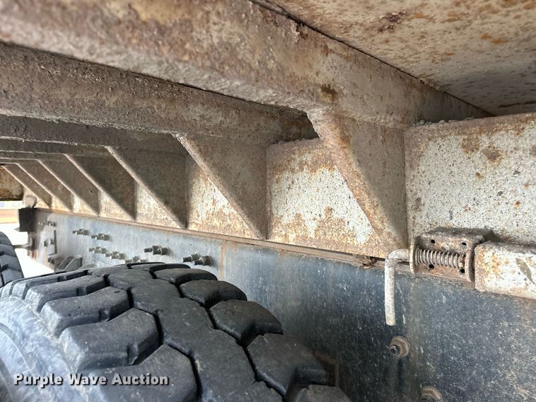 image for item EK0024 2016 Mack Granite GU433 dump truck