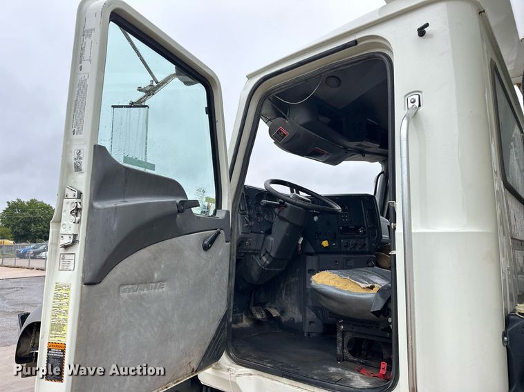 image for item EK0024 2016 Mack Granite GU433 dump truck