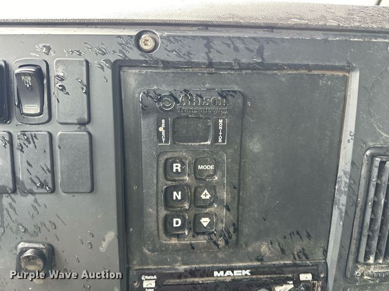 image for item EK0024 2016 Mack Granite GU433 dump truck