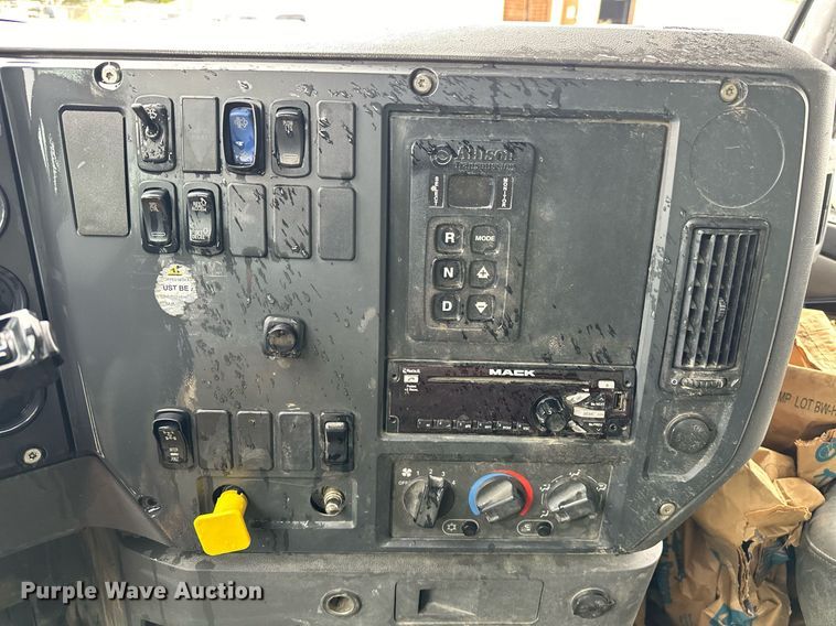 image for item EK0024 2016 Mack Granite GU433 dump truck