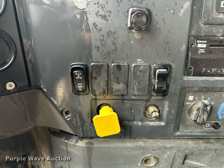 image for item EK0024 2016 Mack Granite GU433 dump truck