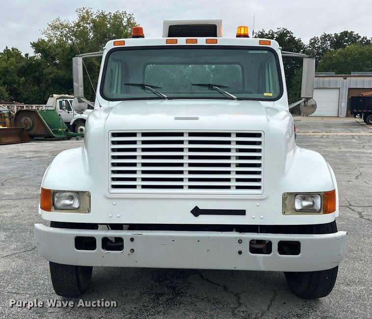 image for item EK0031 1996 International  4700 4X2 utility / service truck