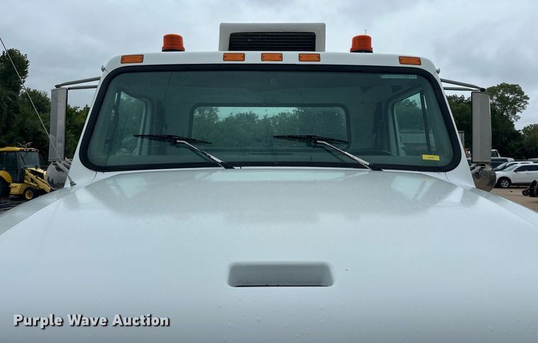 image for item EK0031 1996 International  4700 4X2 utility / service truck