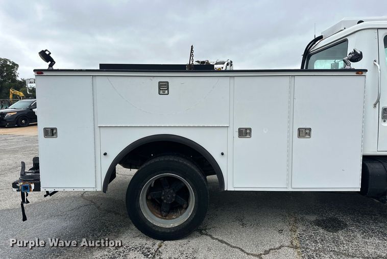 image for item EK0031 1996 International  4700 4X2 utility / service truck