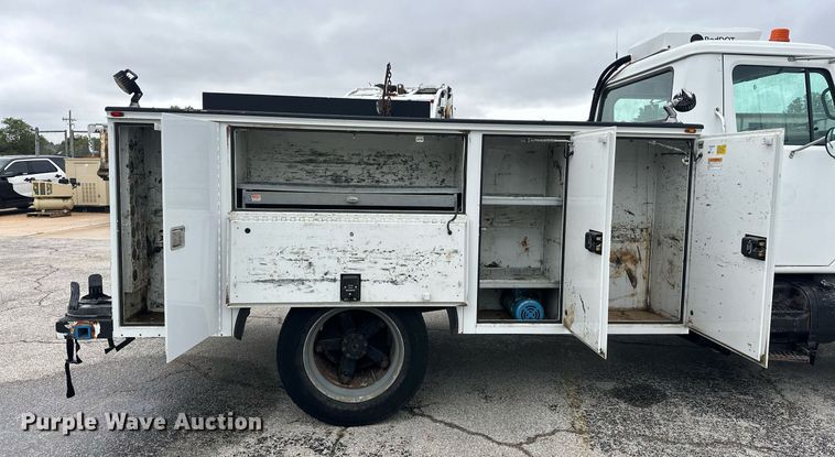 image for item EK0031 1996 International  4700 4X2 utility / service truck