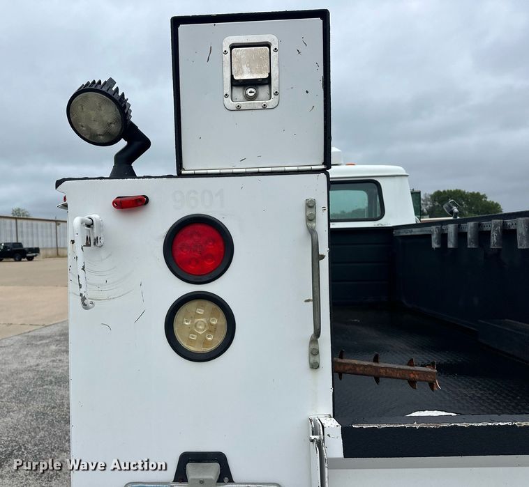 image for item EK0031 1996 International  4700 4X2 utility / service truck