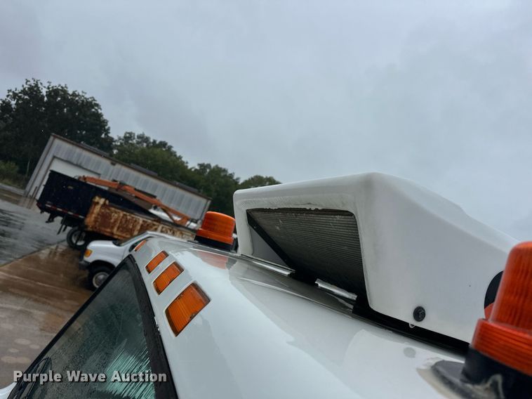 image for item EK0031 1996 International  4700 4X2 utility / service truck