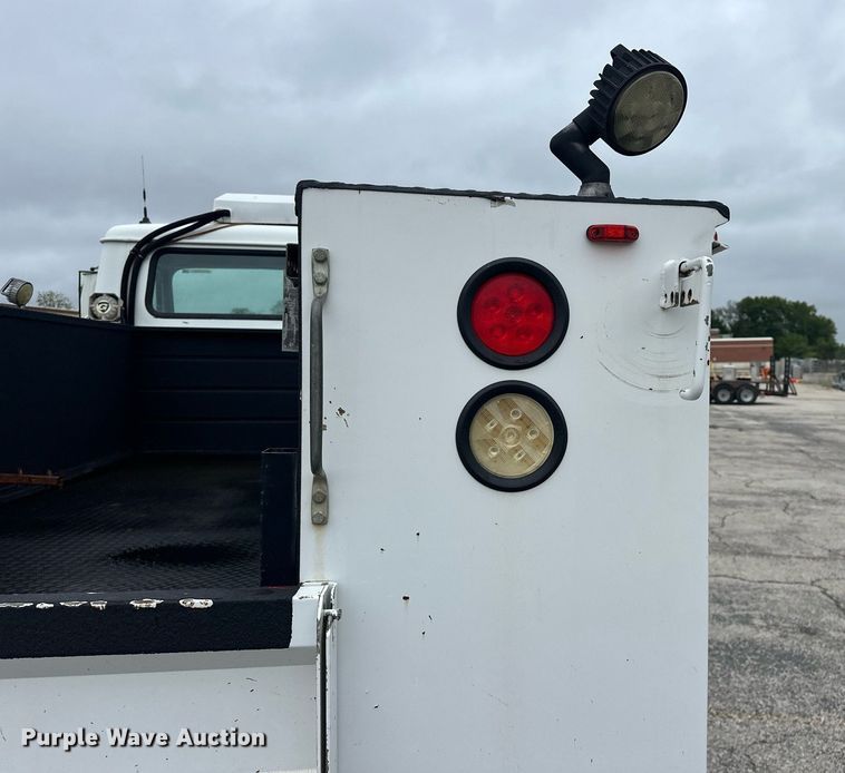 image for item EK0031 1996 International  4700 4X2 utility / service truck