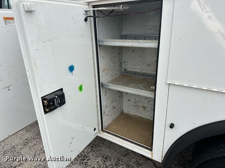 image for item EK0031 1996 International  4700 4X2 utility / service truck