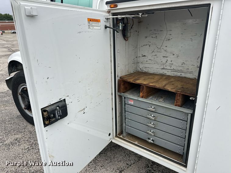 image for item EK0031 1996 International  4700 4X2 utility / service truck