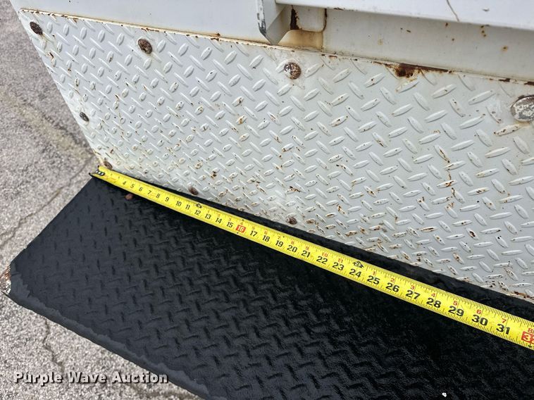 image for item EK0031 1996 International  4700 4X2 utility / service truck