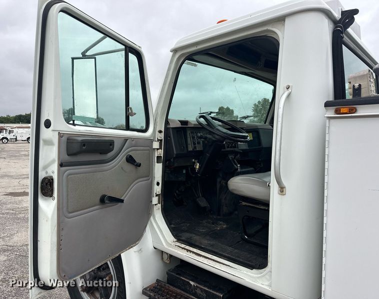 image for item EK0031 1996 International  4700 4X2 utility / service truck