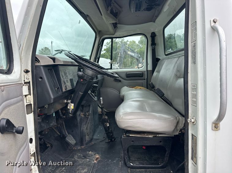 image for item EK0031 1996 International  4700 4X2 utility / service truck