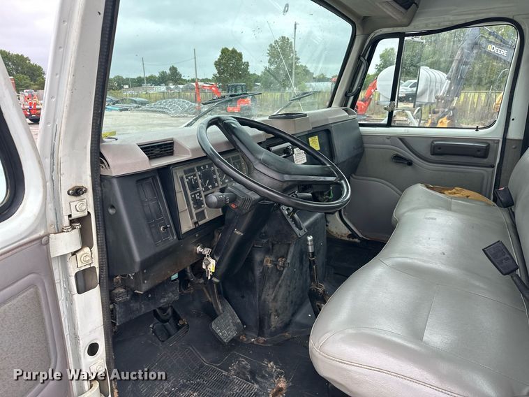 image for item EK0031 1996 International  4700 4X2 utility / service truck