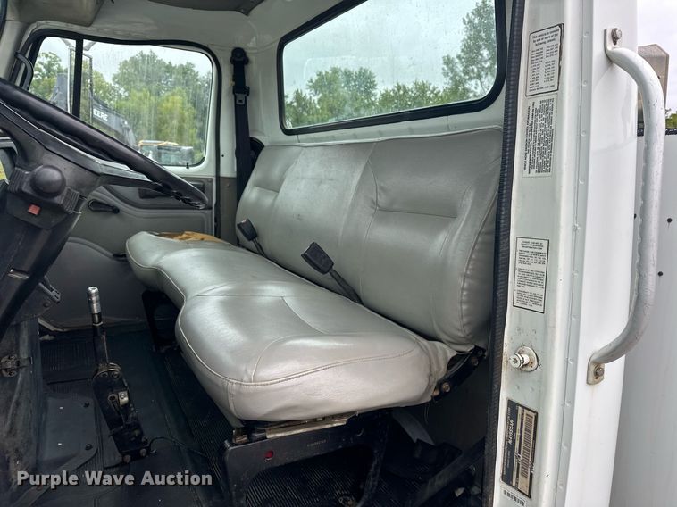 image for item EK0031 1996 International  4700 4X2 utility / service truck