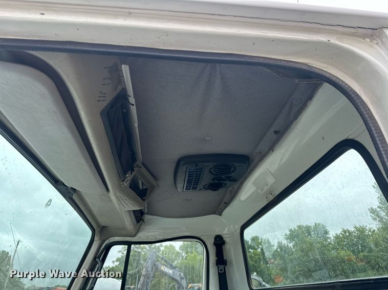 image for item EK0031 1996 International  4700 4X2 utility / service truck