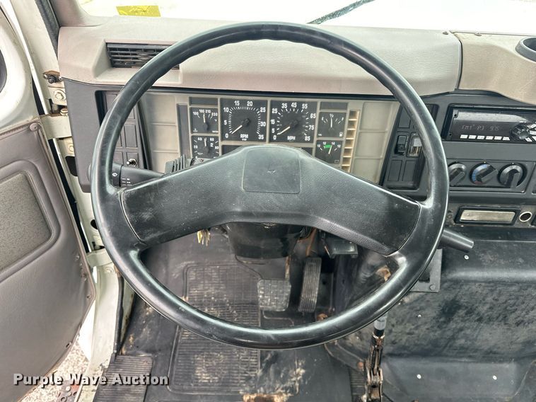 image for item EK0031 1996 International  4700 4X2 utility / service truck