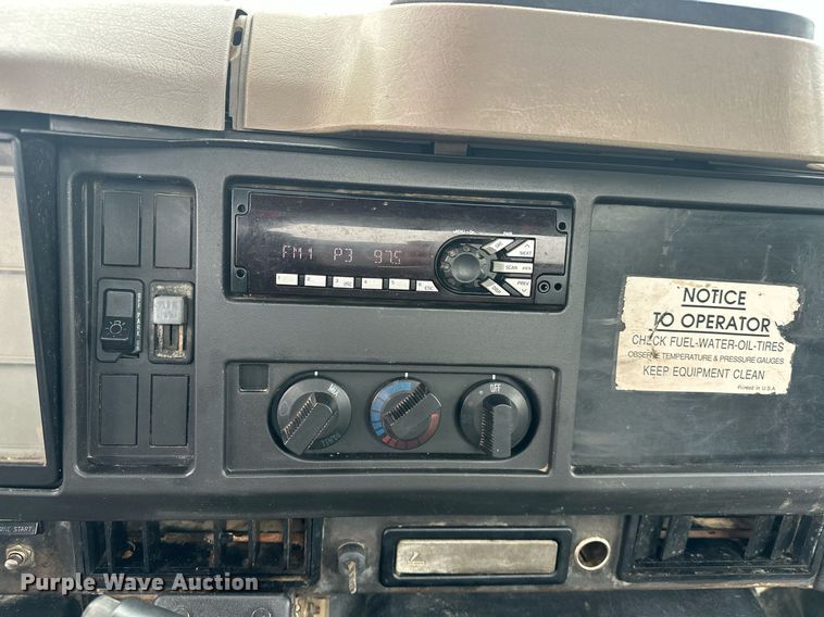 image for item EK0031 1996 International  4700 4X2 utility / service truck