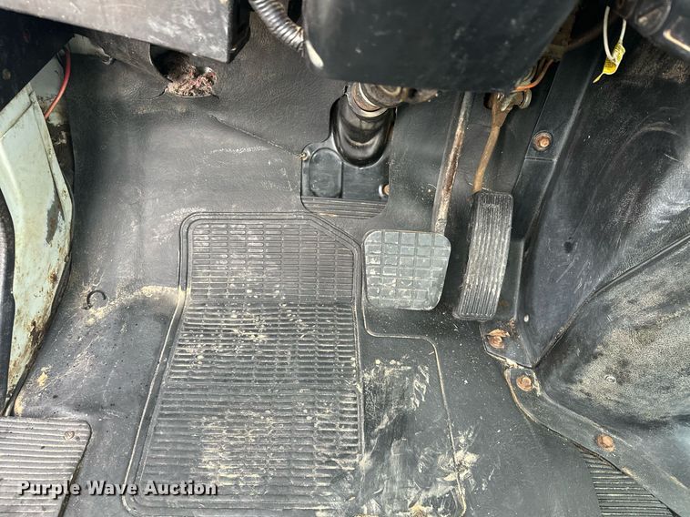 image for item EK0031 1996 International  4700 4X2 utility / service truck