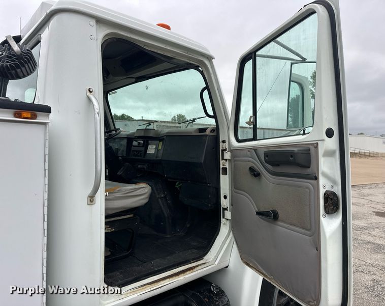 image for item EK0031 1996 International  4700 4X2 utility / service truck