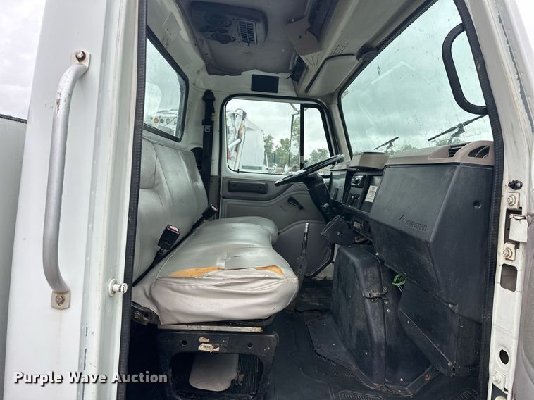 image for item EK0031 1996 International  4700 4X2 utility / service truck