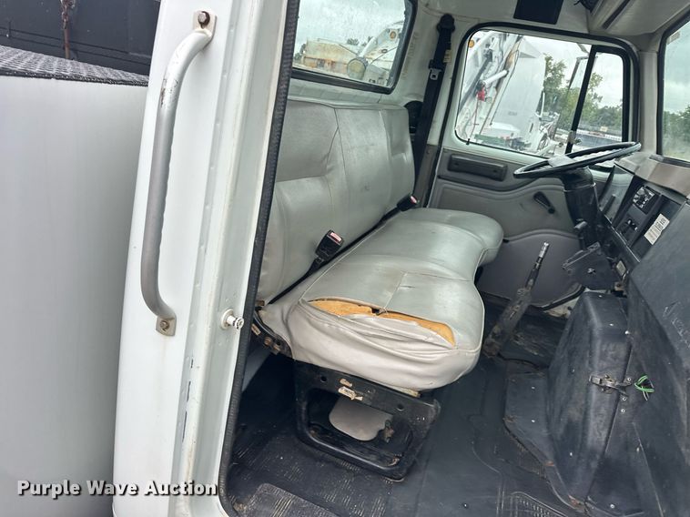 image for item EK0031 1996 International  4700 4X2 utility / service truck