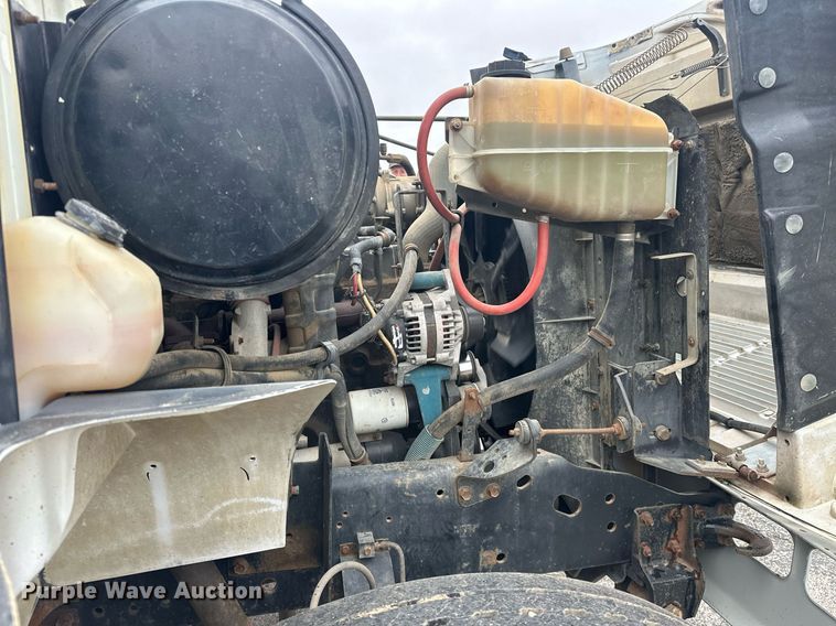 image for item EK0031 1996 International  4700 4X2 utility / service truck